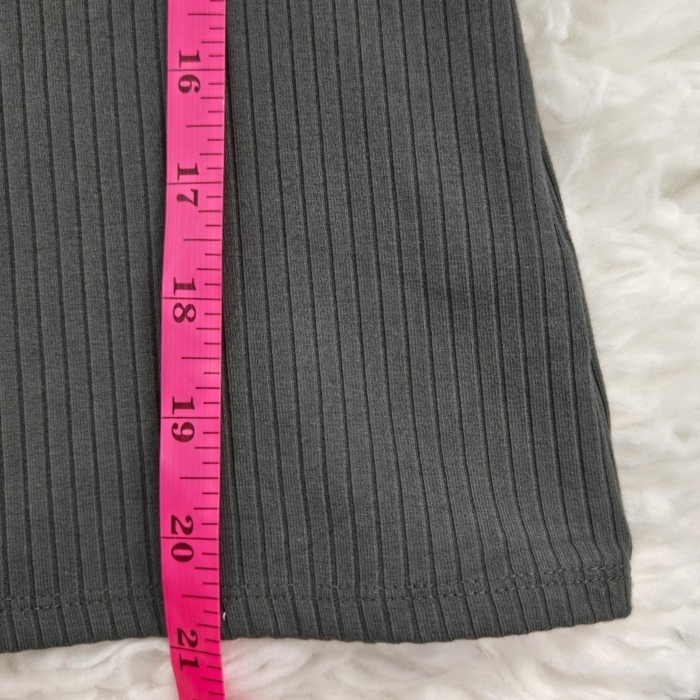 Splendid Size Small Long Sleeve Rib Tee. Olive Green. Good preowned condition. - Picture 5 of 7